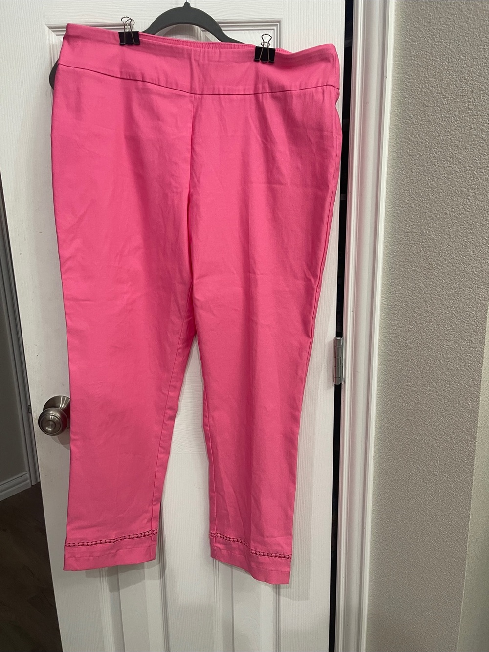 crown & ivy Hot Pink Cropped Pull-On Capri Pants